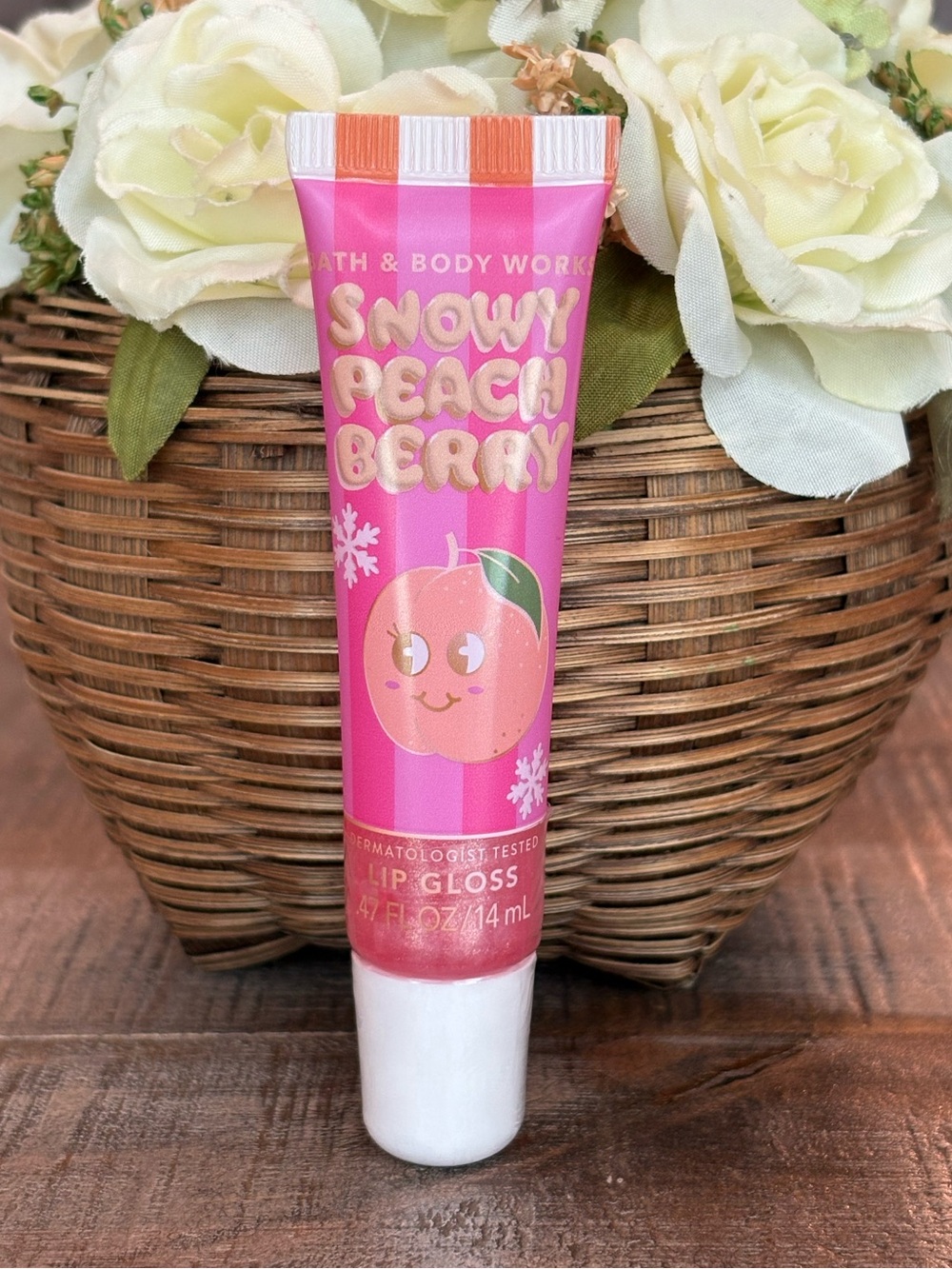 NEW Bath & Body Works LIP GLOSS in SNOWY PEACH BERRY!